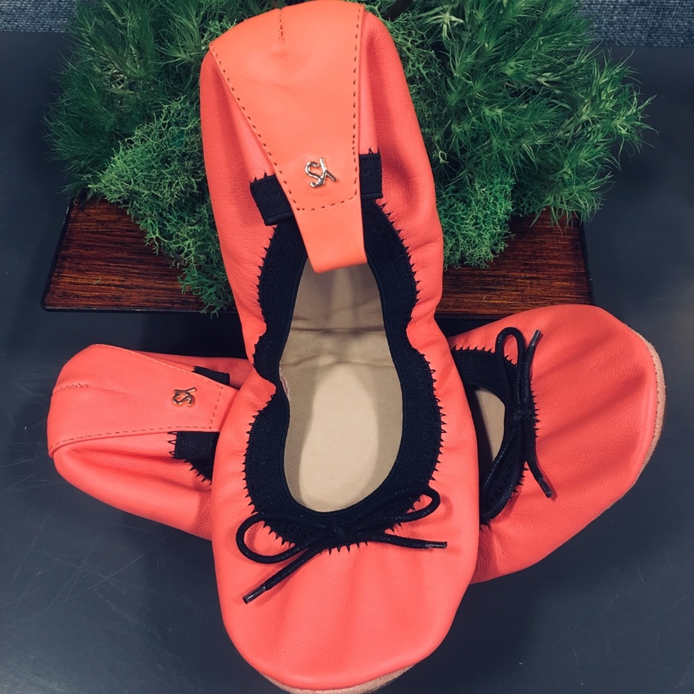 Salmon-colored ballet slippers.